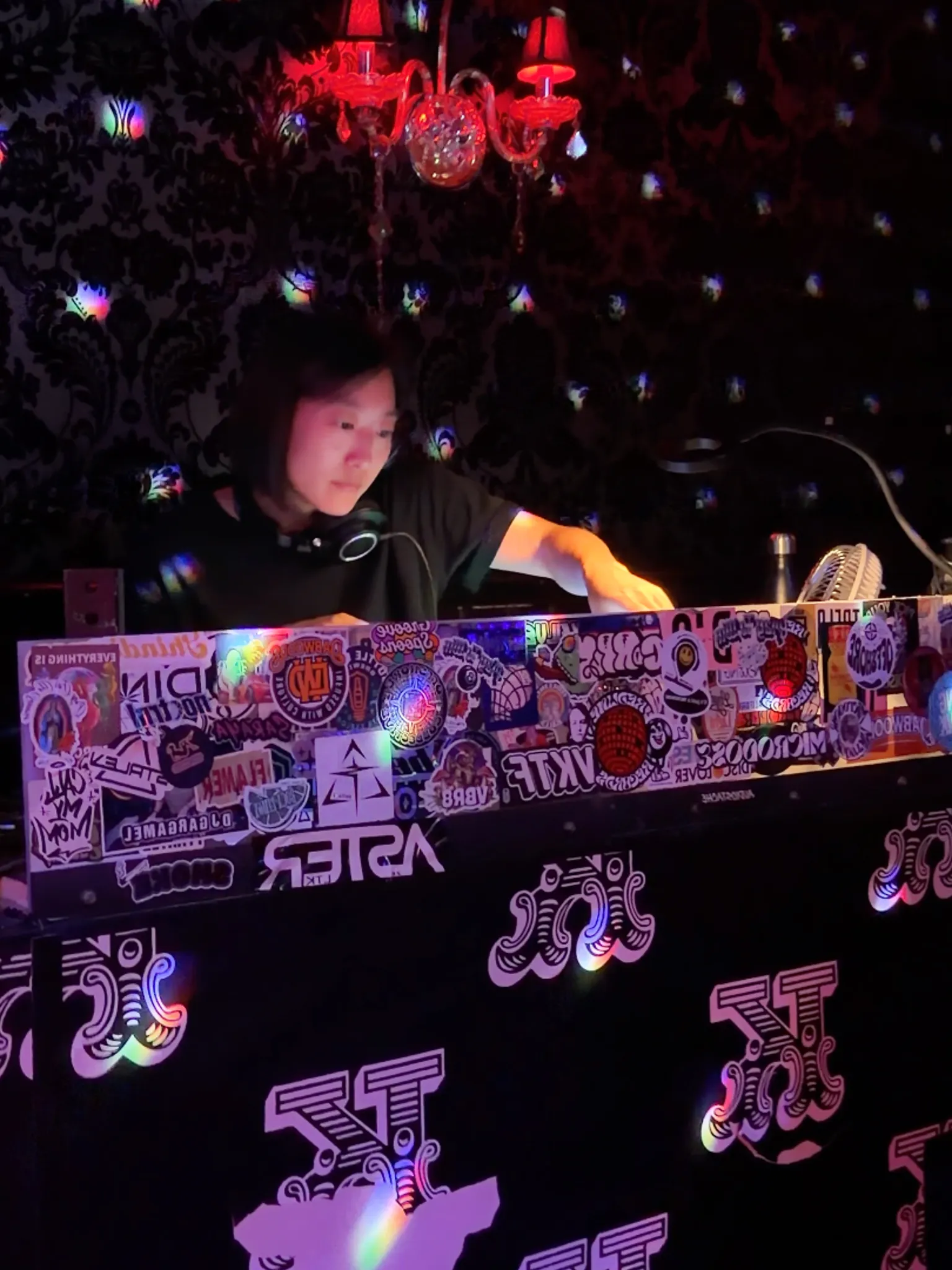 Kitsch Bar · FRI · JUN 19 · 2026